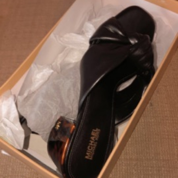 Micheal Kors Slippers - Picture 3 of 4